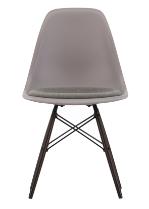Eames_Plastic_Side_Chair_DSW_895463_master_vrijstaand_LR_1624260334.jpg